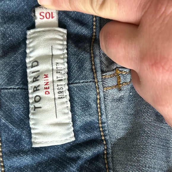 Torrid Denim Jeggings - Picture 2 of 3